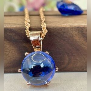 Cabochan Sapphire Pendant in Rose Gold